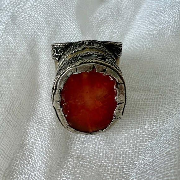 Antique Afghan Tribal Carnelian Saddle Ring – 19th‑20th C. Heart‑Shaped Band - Picture 1 of 13